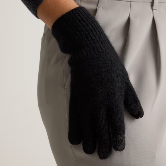 Quince  Black Cashmere Gloves NWT - Picture 2 of 3